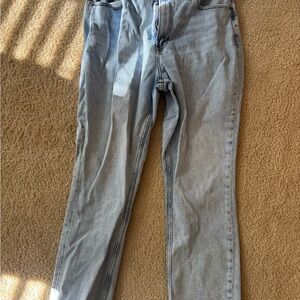 Abercrombie & Fitch Women’s 90s Curve Love Ultra High Rise Light Wash 12s Jeans